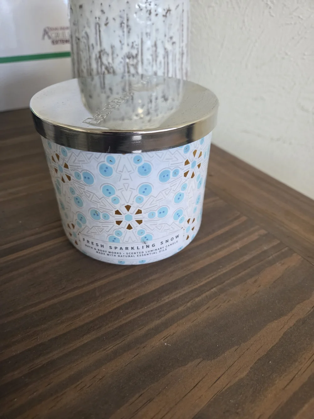 Fresh Sparkling Snow Scented Candle - White & Light Blue - Bath & Body Works